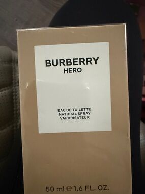 Burberry Hero Eau de Toilette - Beige and White Box